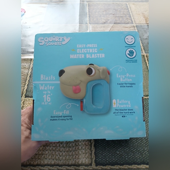 Dog Water Blaster - Cream and Blue - Picture 3 of 4